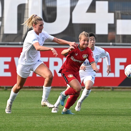 16.10.2022, -Fussball- Bayer 04 Leverkusen-SV Meppen
mitte: Kristin Kögel (Bayer)
Foto: Uli Herhaus