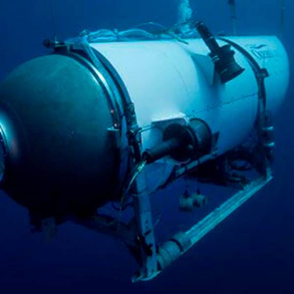Das implodierte U-Boot „Titan“ ist im Atlantischen Ozean weit unter der Wasseroberfläche zu sehen. Es wurde für Expeditionen zur weltberühmten Titanic eingesetzt.