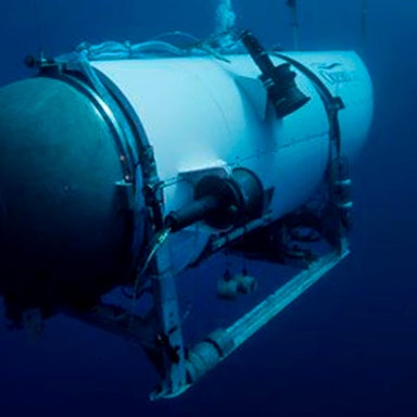 Das implodierte U-Boot „Titan“ ist im Atlantischen Ozean weit unter der Wasseroberfläche zu sehen. Es wurde für Expeditionen zur weltberühmten Titanic eingesetzt.