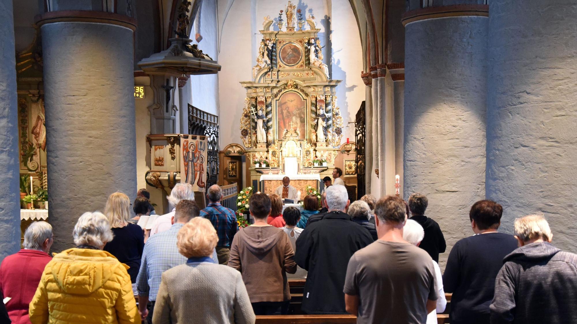 Blick in die Wallfahrtskirche in Marienheide, in der die Pilger von St. Severin Lindlar am Samstag die Heilige Messe feierten.