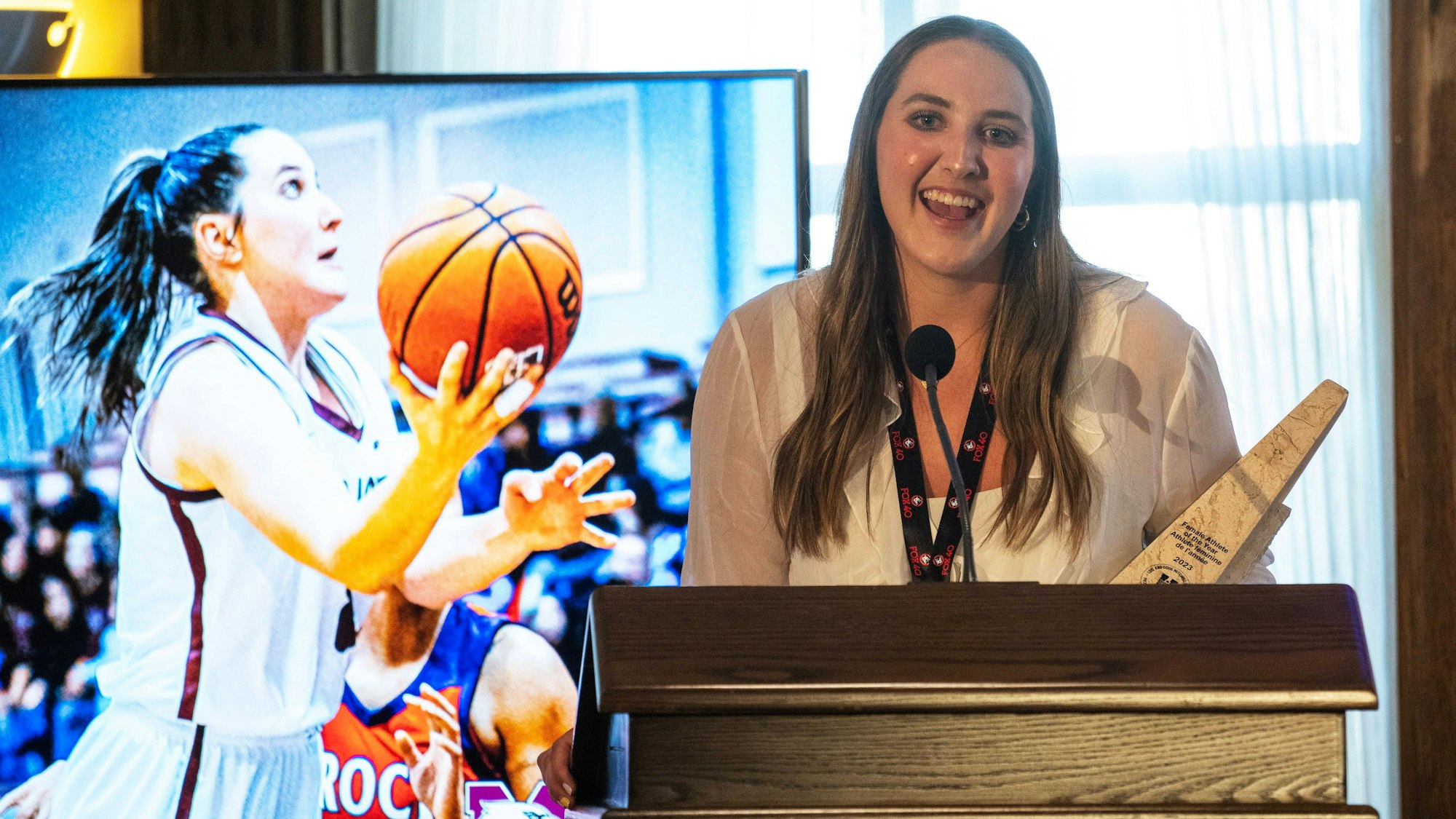 May 24, 2023, Calgary, AB, CANADA: Basketball guard Sarah Gates from McMaster University earned the Lois and Doug Mitchell Award for the 2022-2023 U Sports Female Athlete of the Year in Calgary on Wednesday, May 24, 2023. Calgary CANADA PUBLICATIONxINxGERxSUIxAUTxONLY - ZUMAc35_ 20230524_zaf_c35_133 Copyright: xToddxKorolx