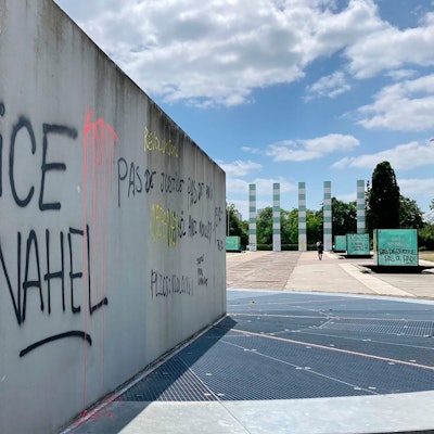Ein Graffiti mit der Aufschrift „Gerechtigkeit für Nahel“ wurde auf eine Wand gesprüht.dpa