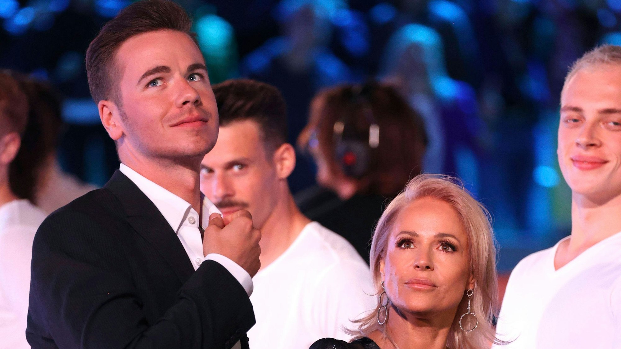Michelle (r) und Eric Philippi in der ARD/ORF TV-Show „Schlagerbooom Open Air - Die Stadionshow“ in Österreich.