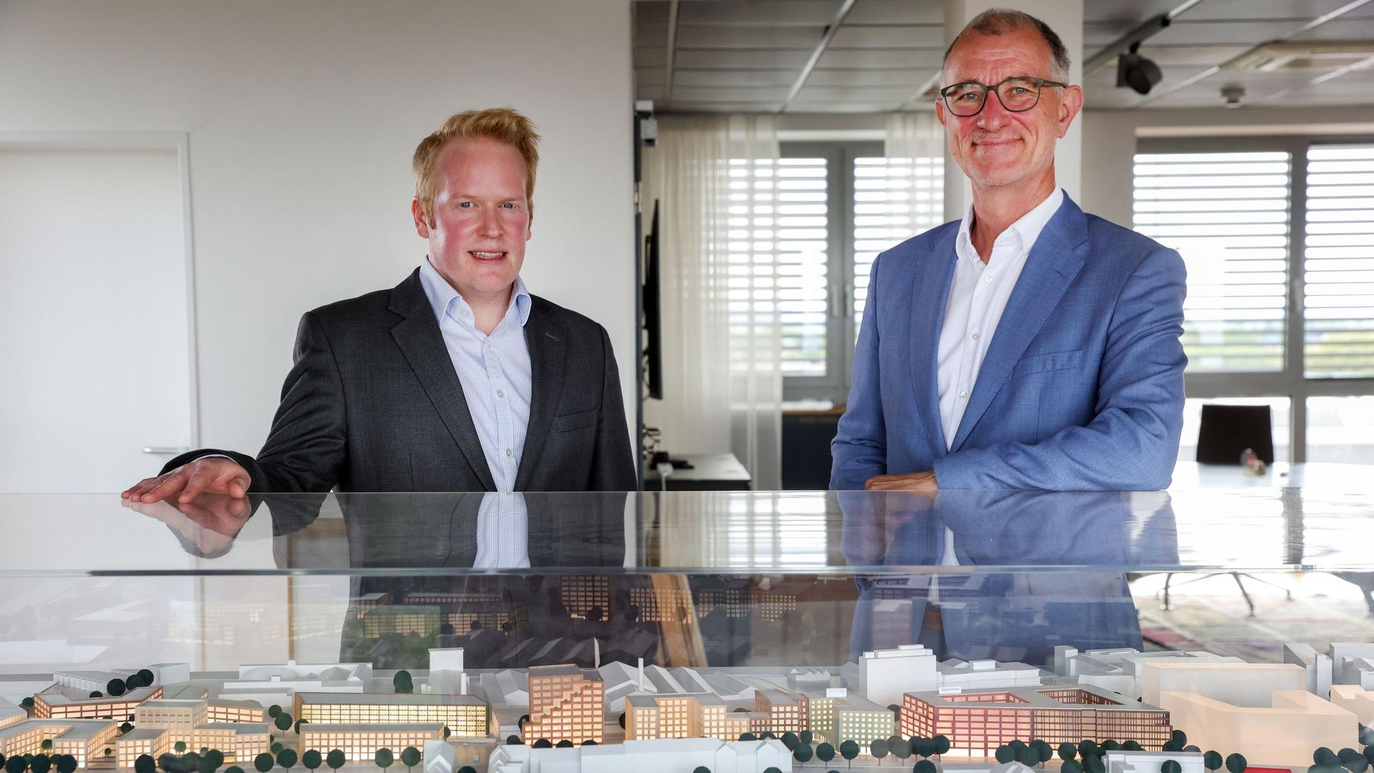 Das Bild zeigt die Projektverantwortlichen Simon Weber (Art-Invest) und Holger Kirchhof (Osmab).