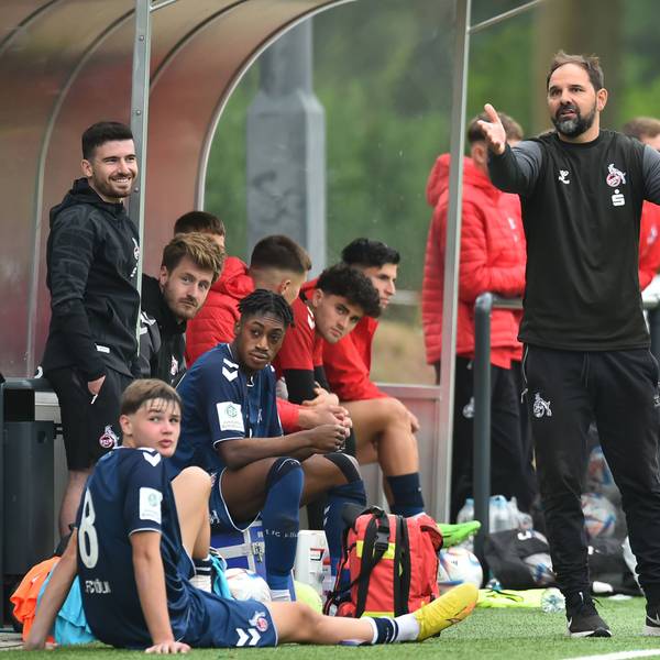 Fußball DFB-A-Junioren-Vereinspokal Saison 2022/2023 1. Runde: Rot-Weiss Essen - 1. FC Köln am 11.09.2022 an der BSA Seumannstraße in Essen Stefan Ruthenbeck Trainer 1. FC Köln U19 DFB regulations prohibit any use of photographs as image sequences and/or quasi-video. Nordrhein-Westfalen Deutschland *** Soccer DFB A Junior Club Cup Season 2022 2023 1 Round Rot Weiss Essen 1 FC Köln on 11 09 2022 at the BSA Seumannstraße in Essen Stefan Ruthenbeck coach 1 FC Köln U19 DFB regulations prohibit any use of photographs as image sequences and or quasi video Nordrhein Westfalen Germany