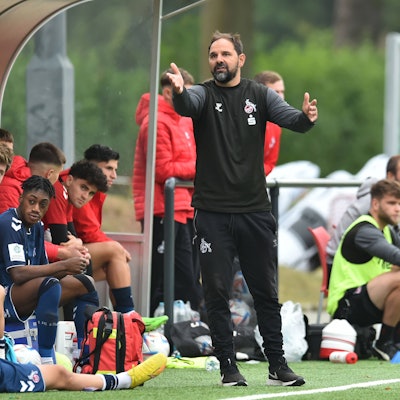 Fußball DFB-A-Junioren-Vereinspokal Saison 2022/2023 1. Runde: Rot-Weiss Essen - 1. FC Köln am 11.09.2022 an der BSA Seumannstraße in Essen Stefan Ruthenbeck Trainer 1. FC Köln U19 DFB regulations prohibit any use of photographs as image sequences and/or quasi-video. Nordrhein-Westfalen Deutschland *** Soccer DFB A Junior Club Cup Season 2022 2023 1 Round Rot Weiss Essen 1 FC Köln on 11 09 2022 at the BSA Seumannstraße in Essen Stefan Ruthenbeck coach 1 FC Köln U19 DFB regulations prohibit any use of photographs as image sequences and or quasi video Nordrhein Westfalen Germany