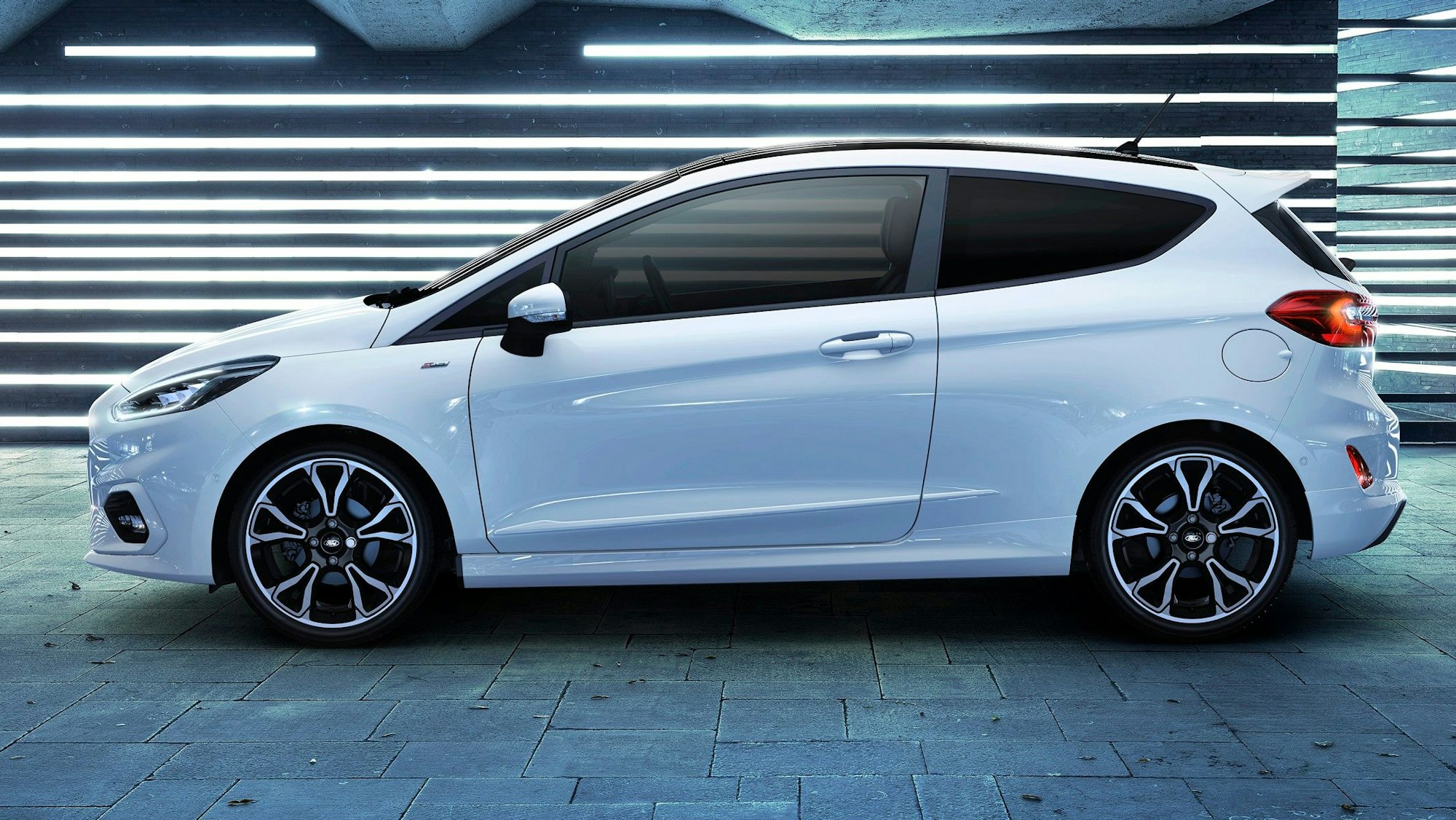 In der aktuellen, also achten Generation elektrifiziert Ford den Kleinwagen-Klassiker. Im Sommer 2020 kommt der Fiesta EcoBoost Hybrid auf den Markt mit 48-Volt-Technologie und bis zu 155 PS. 2017 bis 2023 in Köln produziert.