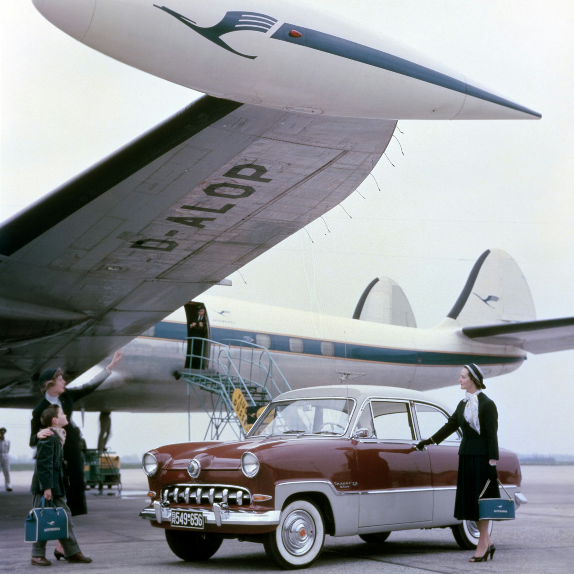 Der 12M (Bild) löste den „Buckel-Taunus“ ab – im Gegensatz zum Vorgänger mit selbsttragender Karosse, das spart 10 Prozent Gewicht und bietet gleichzeitig mehr Raum. Ab 1954 erweitert der 15M als Variante die Baureihe, also statt 1,2- mit 1,5-Liter-Motor. M steht in beiden und in allen folgenden Fällen für „Meisterstück“. Von 1952 bis 1962 in Köln produziert.