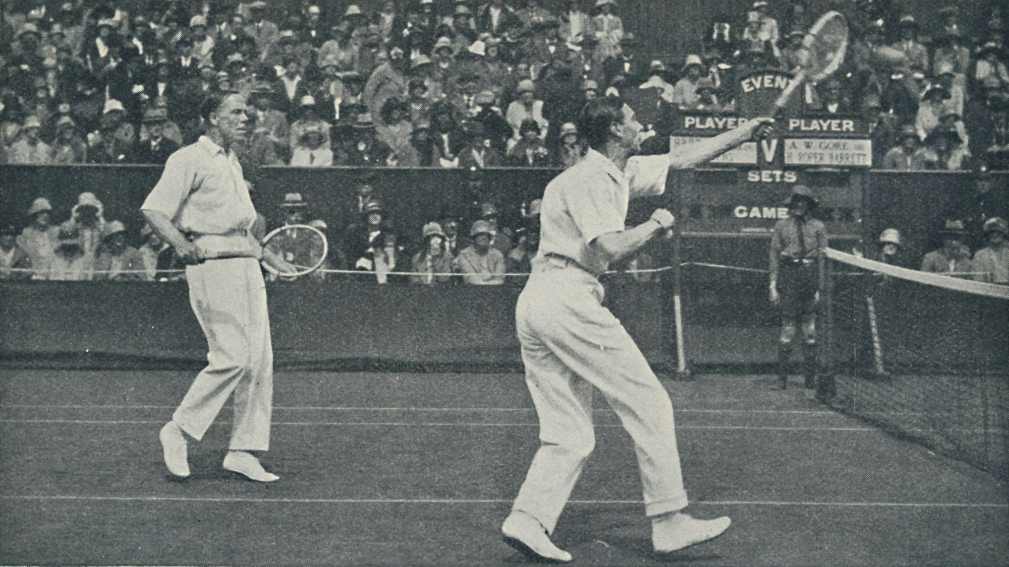 Louis Greig und George VI auf dem Tennisplatz.
