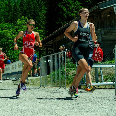 Madlen Kappler (links) vom Kölner Triathlon Team 01 glänzte nach auskurierter Verletzung.