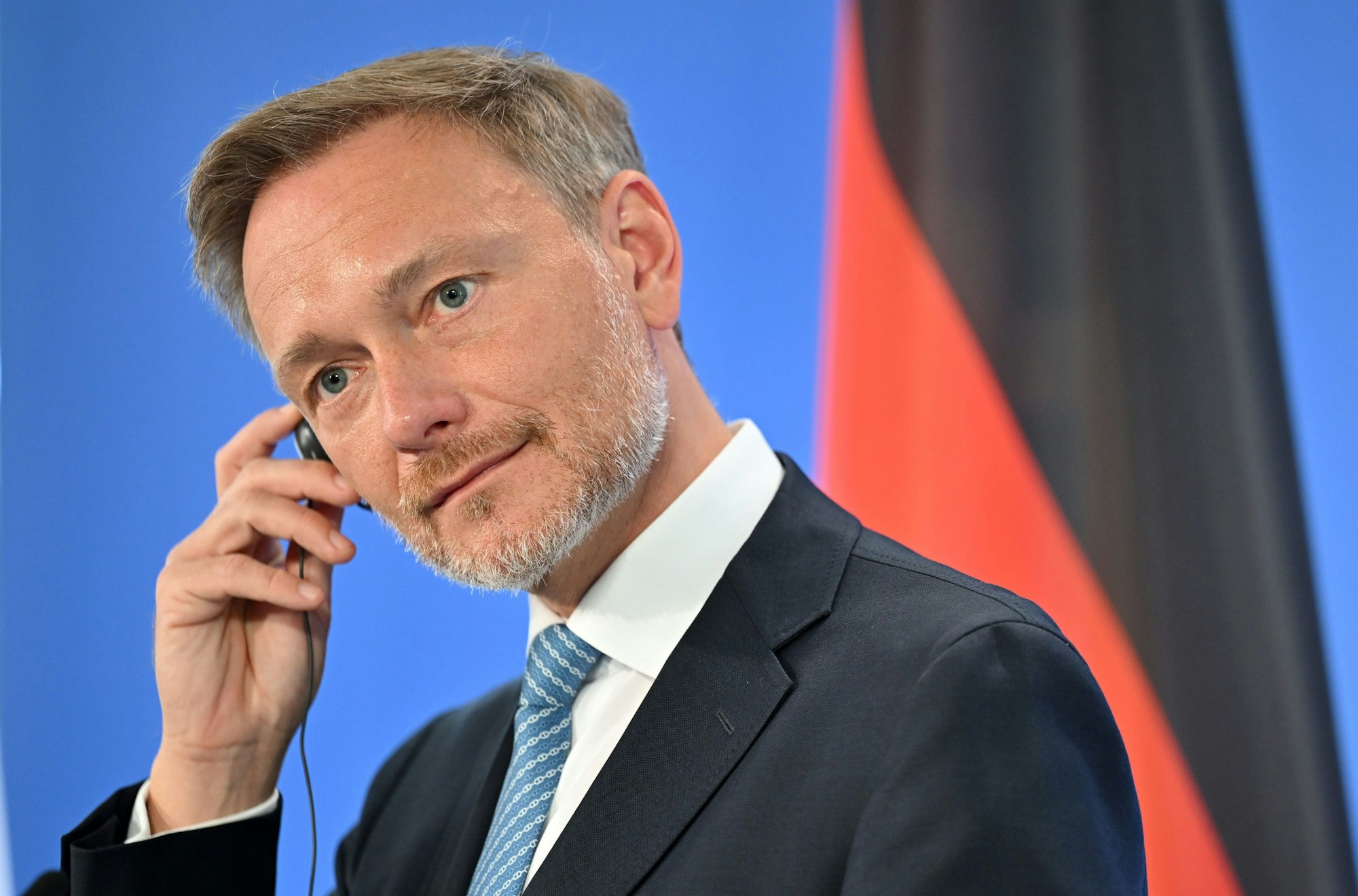 Christian Lindner (FDP), Bundesfinanzminister, nimmt an der Pressekonferenz beim Treffen der Finanzminister Polens, Deutschlands und Frankreichs im Format des Weimarer Dreiecks im Schloss Ettersburg teil. Archivbild: Martin Schutt/dpa