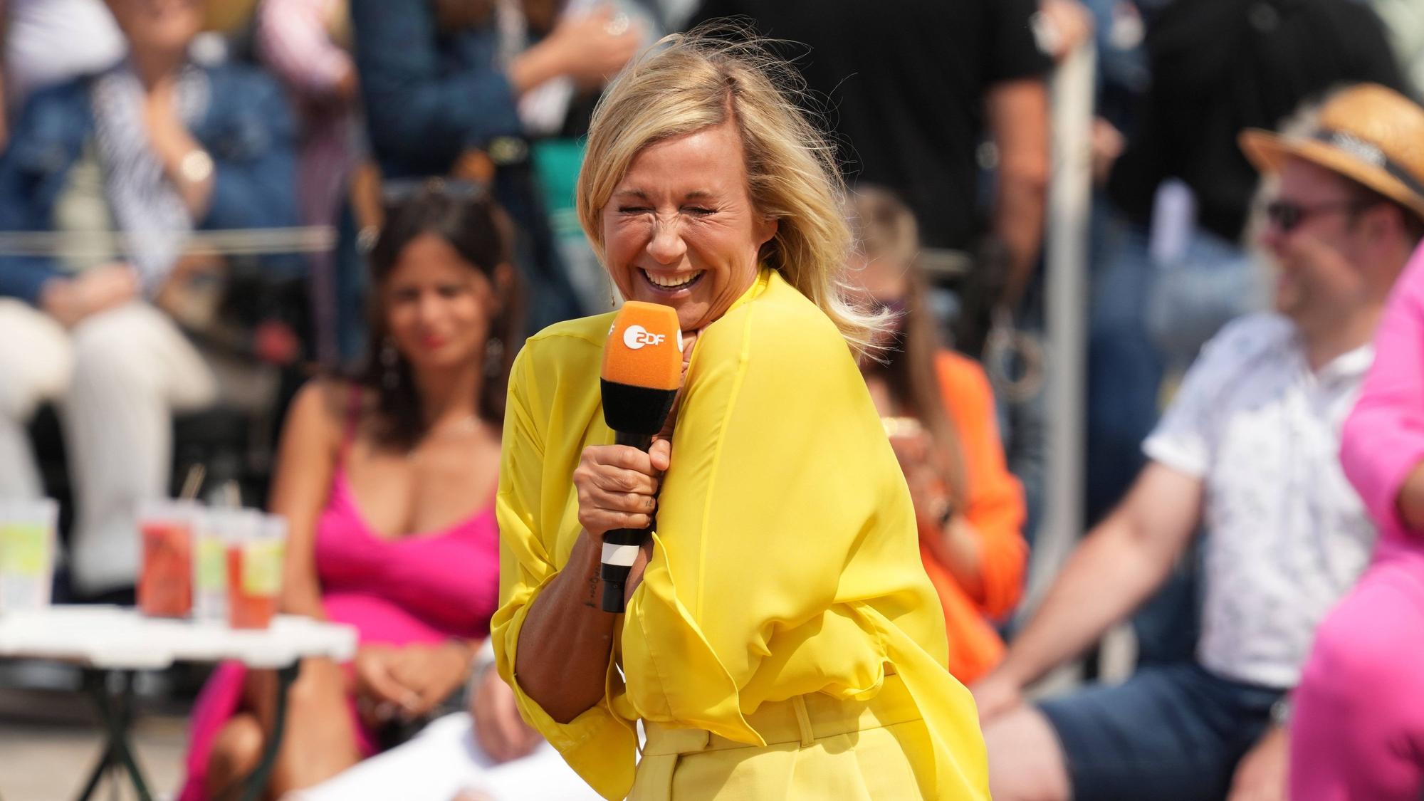 ZDF-Moderatorin Andrea Kiewel verzieht das Gesicht.