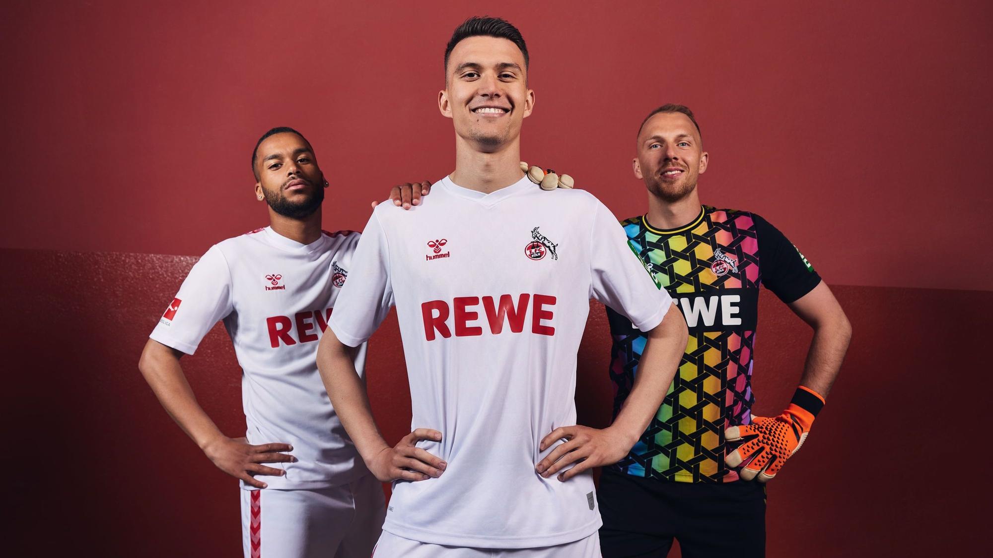 FC-Spieler in den Trikots der Saison 2023/24.