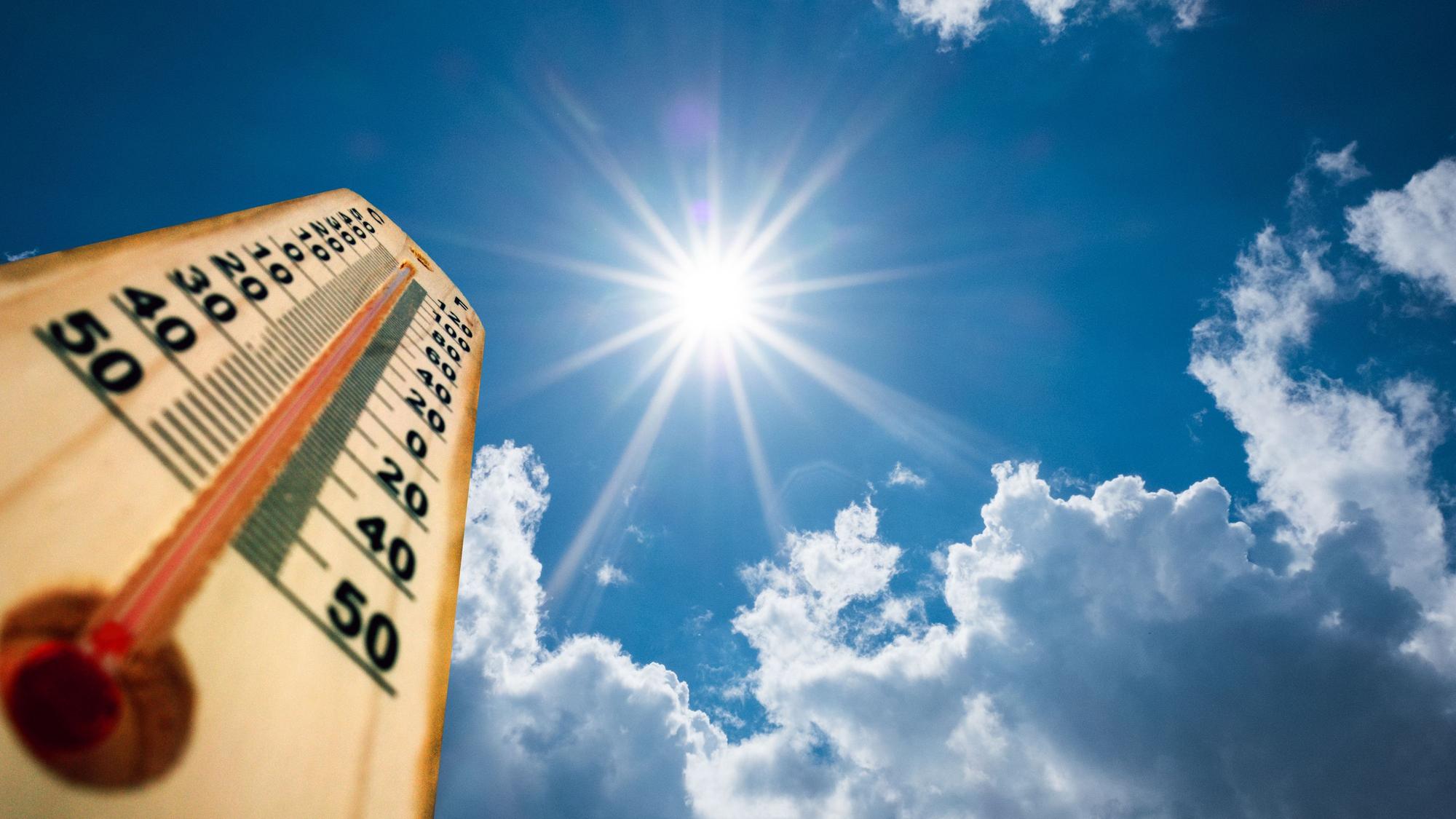 Ein Thermometer zeigt über 40 Grad.