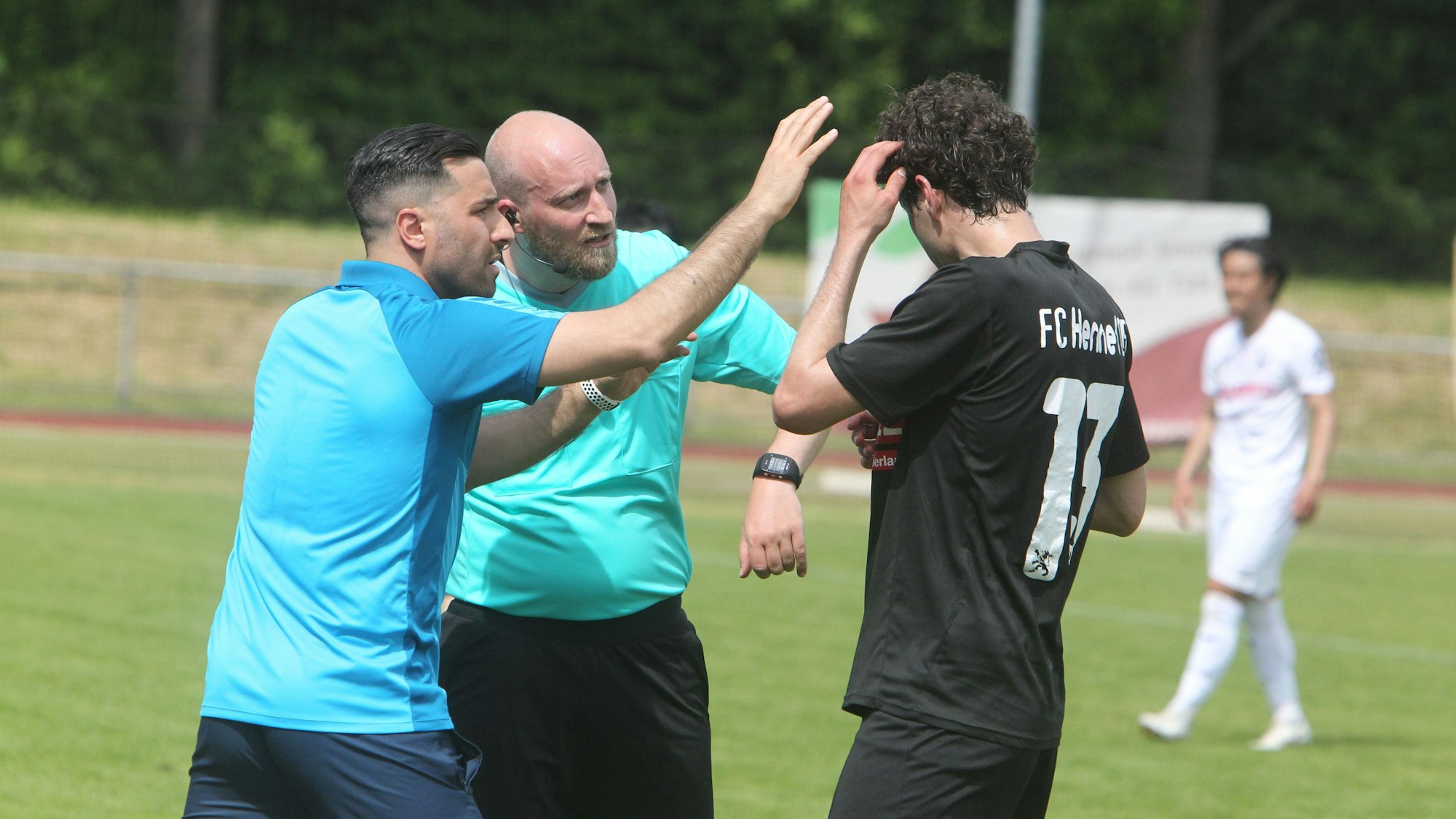 Lokalderby zwischen dem FC Hennef 05 und dem Siegburger in der Fußball Mittelrheinliga.