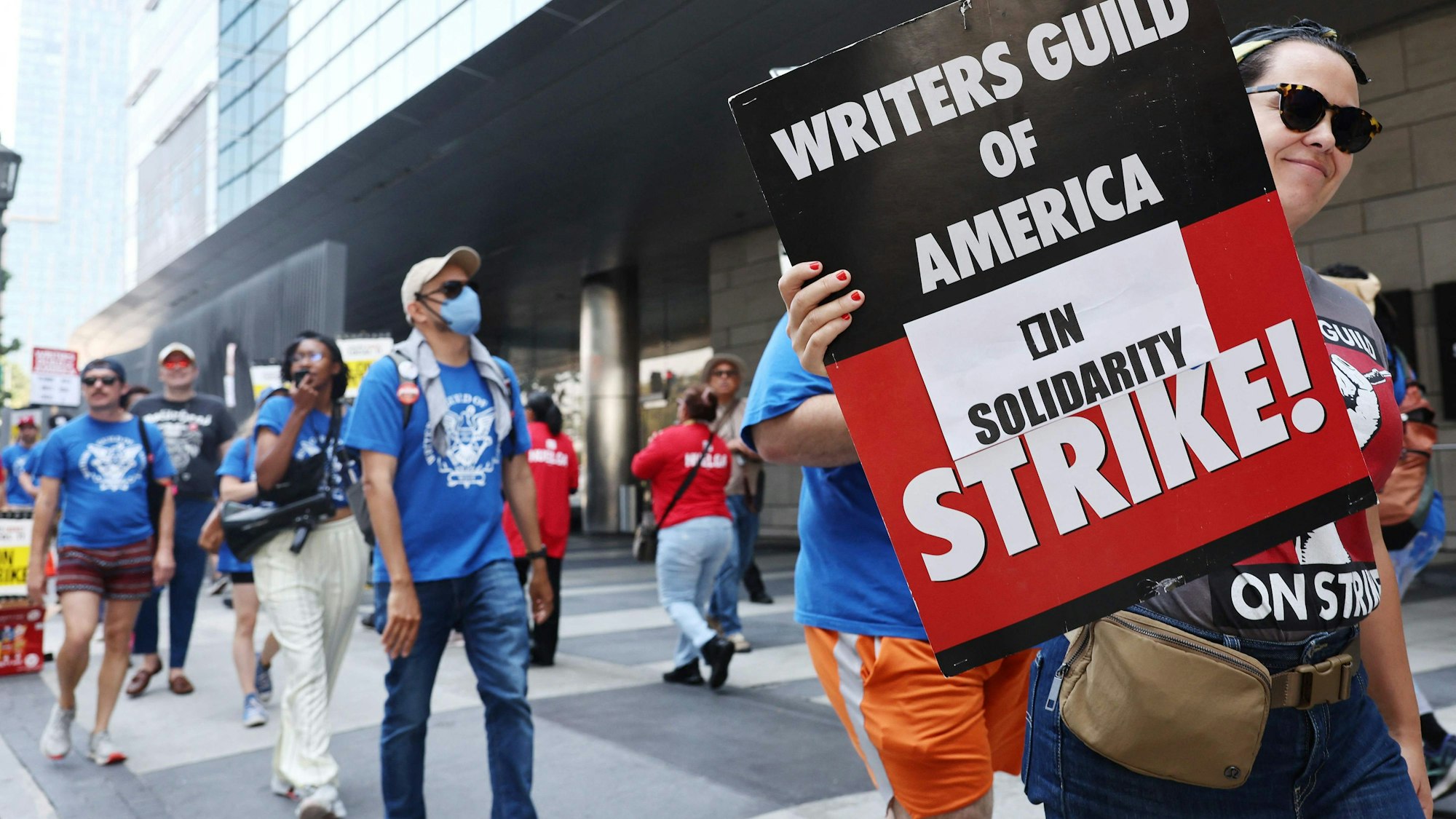 Streikende Drehbuchautoren Anfang Juli 2023 in Los Angeles.