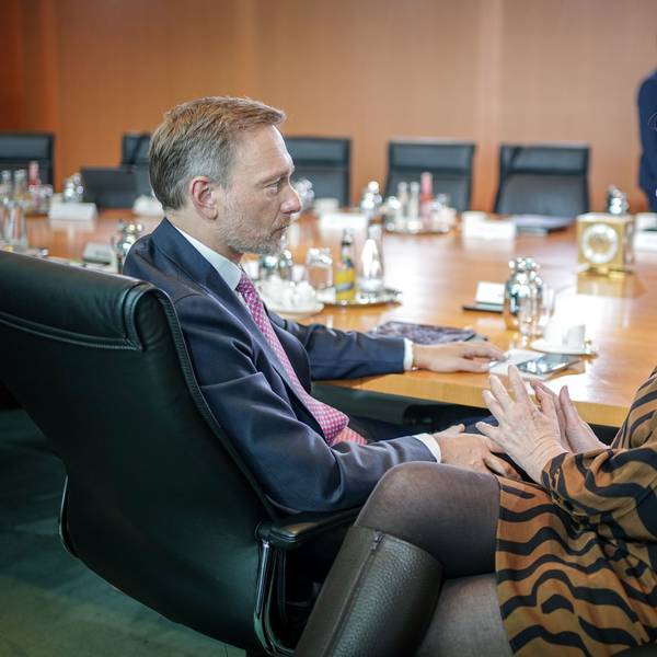 Christian Lindner (FDP), Bundesminister der Finanzen, und Lisa Paus (Bündnis 90/Die Grünen), Bundesministerin für Familie, Senioren, Frauen und Jugend, haben sich auf einen Sparplan geeinigt. Glücklich scheint insbesondere die Familienministerin damit allerdings nicht. (Archivbild)