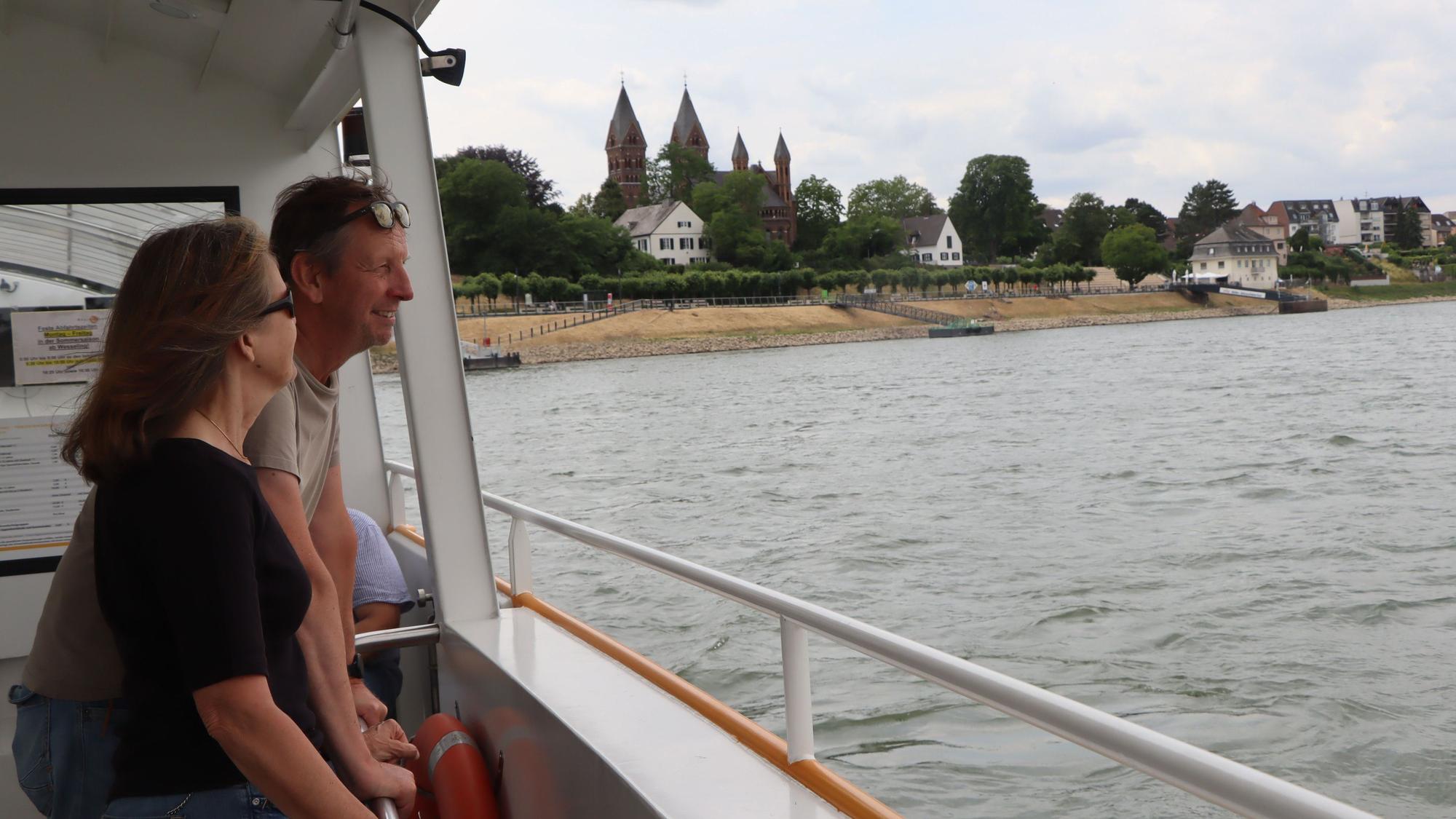 Passagiere des „Rheinschwans“.