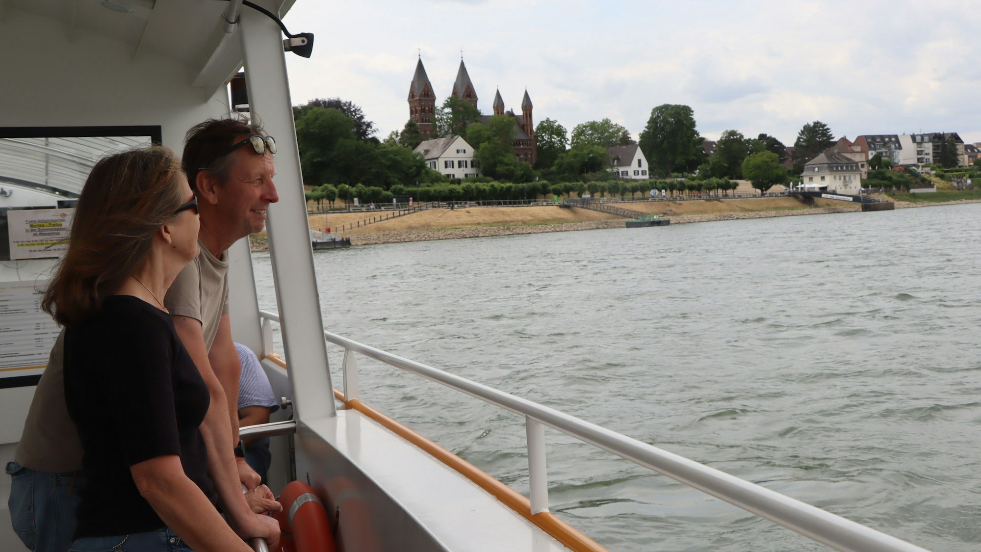 Passagiere des „Rheinschwans“.