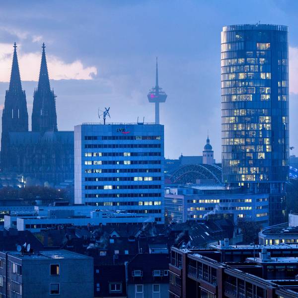 Die Kölner Skyline: In Köln werden auf der Wirtschaftsnacht Rheinland am 18. September Awards für zukunftsorientierte Unternehmen verliehen.