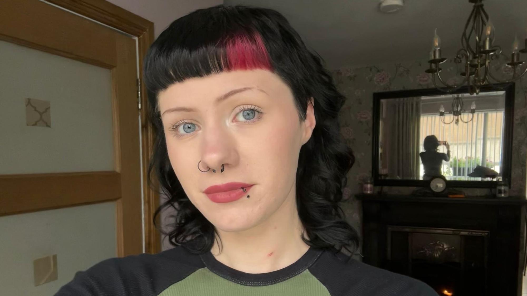 Die Nordirin Shelby Lynn hat die Vorwurfswelle gegen Rammstein-Sänger Till Lindemann angestoßen. Nun soll offenbar gegen sie ermittelt werden.