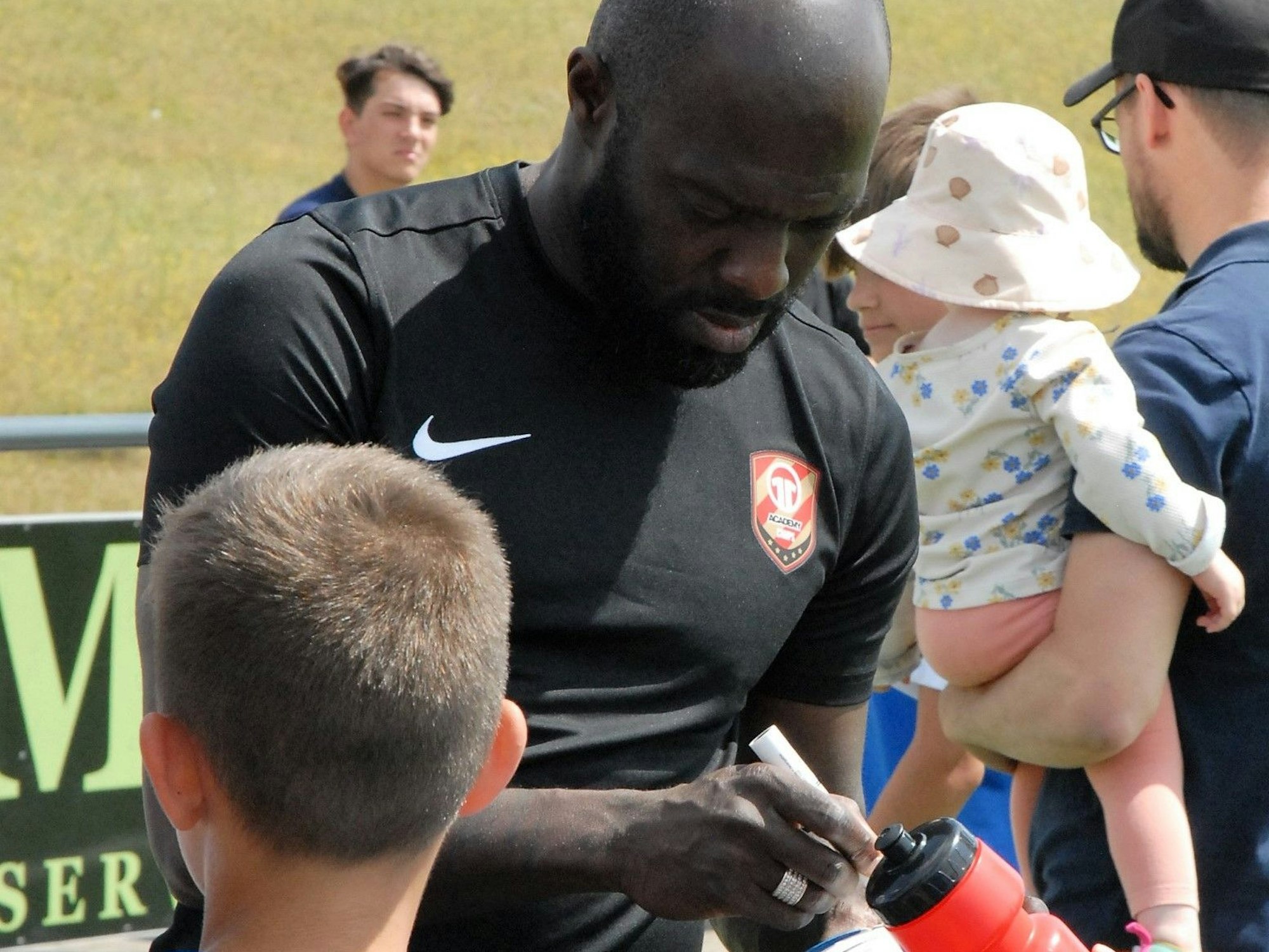Hans Sarpei trainierte Nachwuchskicker in Kerpen