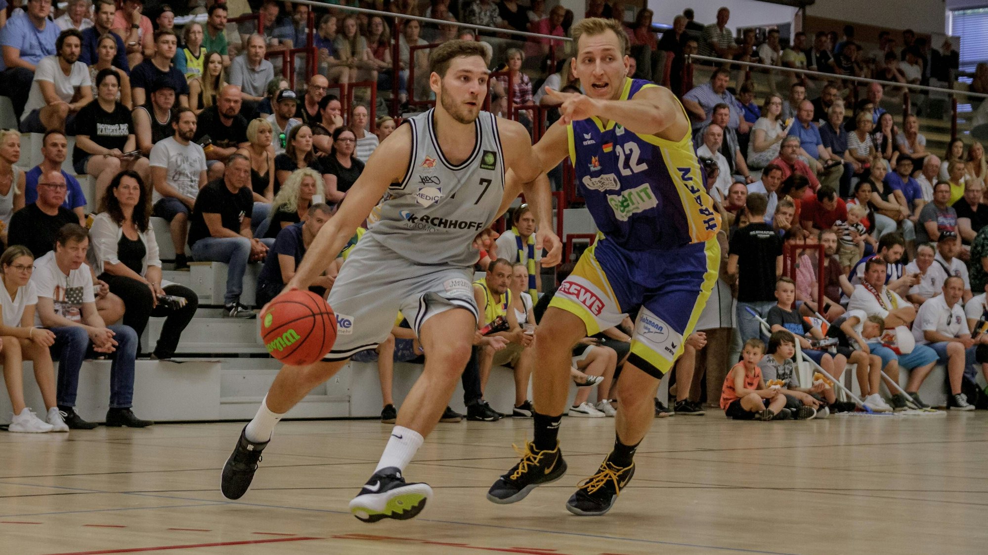 NOMA Cup 2019, Iserlohn Kangaroos - Phoenix Hagen, Iserlohn, 24.8.2019 Joshua Dahmen (Iserlohn Kangaroos) & Jonas Grof (Phoenix Hagen), Iserlohn Kangaroos - Phoenix Hagen am 24.8.2019 in der Matthias Grothe Halle, Iserlohn *** NOMA Cup 2019, Iserlohn Kangaroos Phoenix Hagen, Iserlohn, 24 8 2019 Joshua Dahmen Iserlohn Kangaroos Jonas Grof Phoenix Hagen , Iserlohn Kangaroos Phoenix Hagen on 24 8 2019 in the Matthias Grothe Halle, Iserlohn Copyright: xBEAUTIFULxSPORTS/MarcxJungex