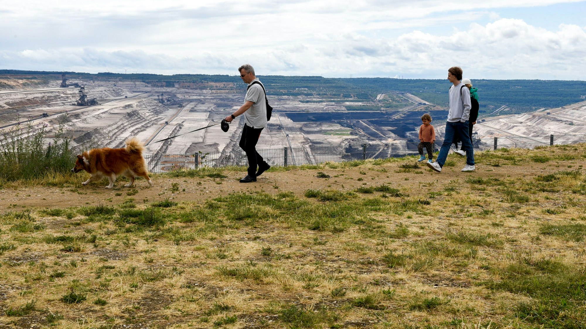 Der Blick in den Tagebau Hambach lohnt einen Ausflug nach Terra Nova.