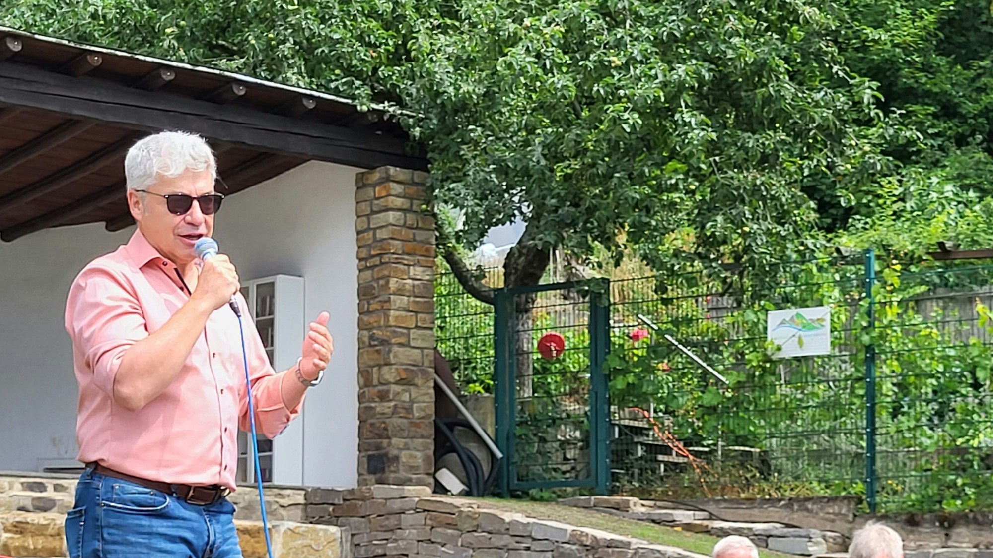 Thomas Heyer dankt den Unterstützern.