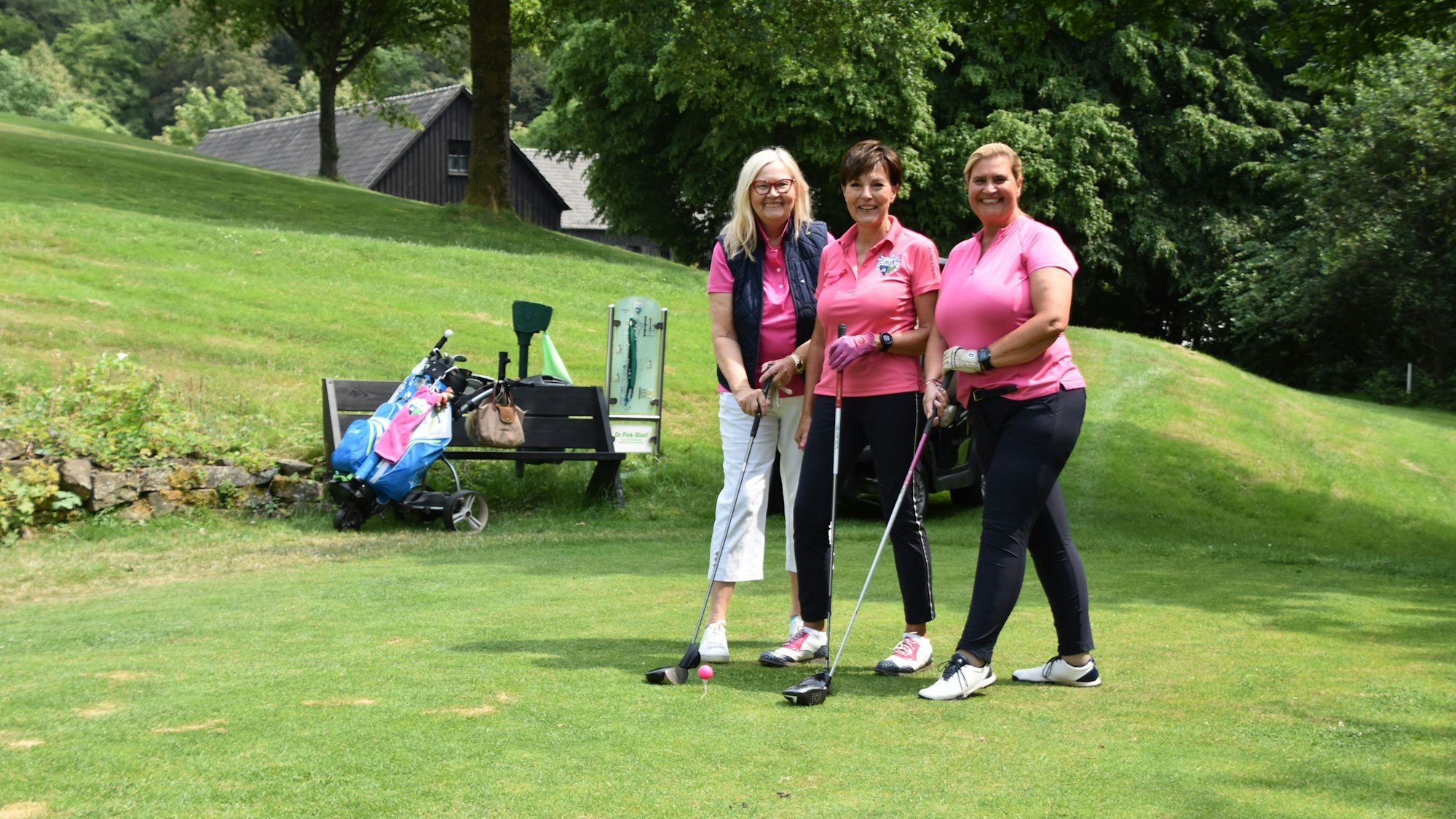 Renate Hasenfraz, Gabriele Kettl, Simone Dreßen von Golf „Pink Ribbon“.