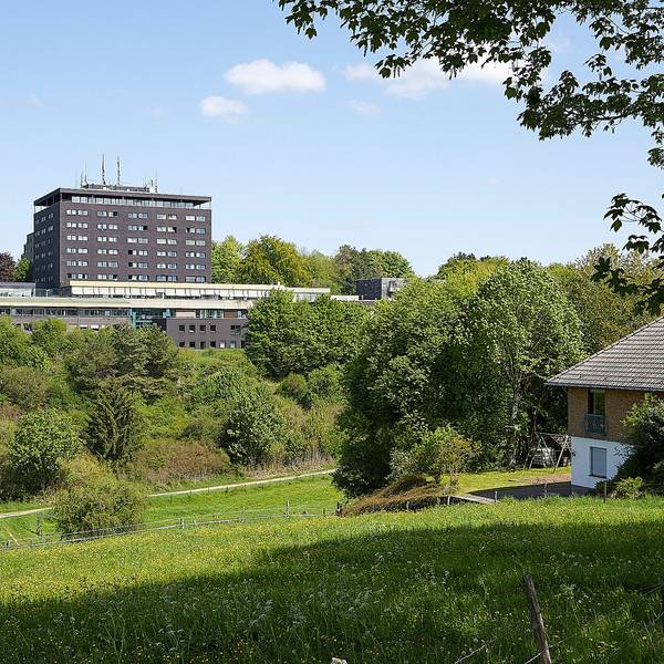 Der Komplex der ehemaligen Eifelhöhen-Klinik in Marmagen wird aktuell als Unterkunft für Geflüchtete genutzt.