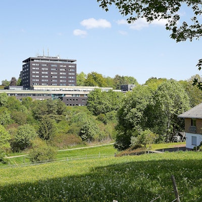 Der Komplex der ehemaligen Eifelhöhen-Klinik in Marmagen wird aktuell als Unterkunft für Geflüchtete genutzt.