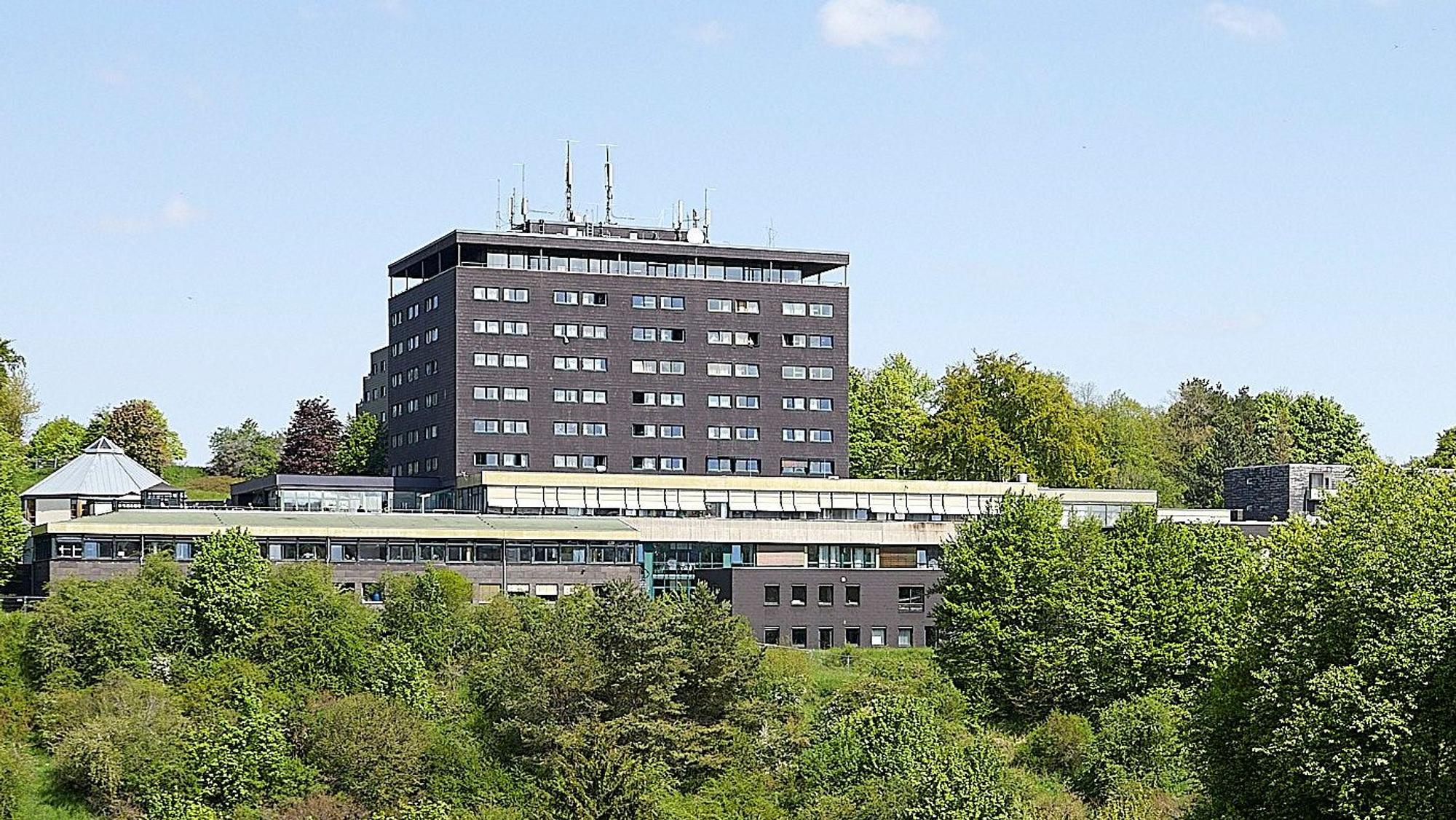 Der Komplex der ehemaligen Eifelhöhen-Klinik in Marmagen wird aktuell als Unterkunft für Geflüchtete genutzt.
