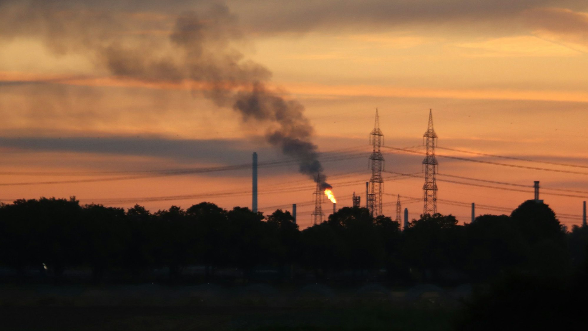 Fackelschein über Wesseling