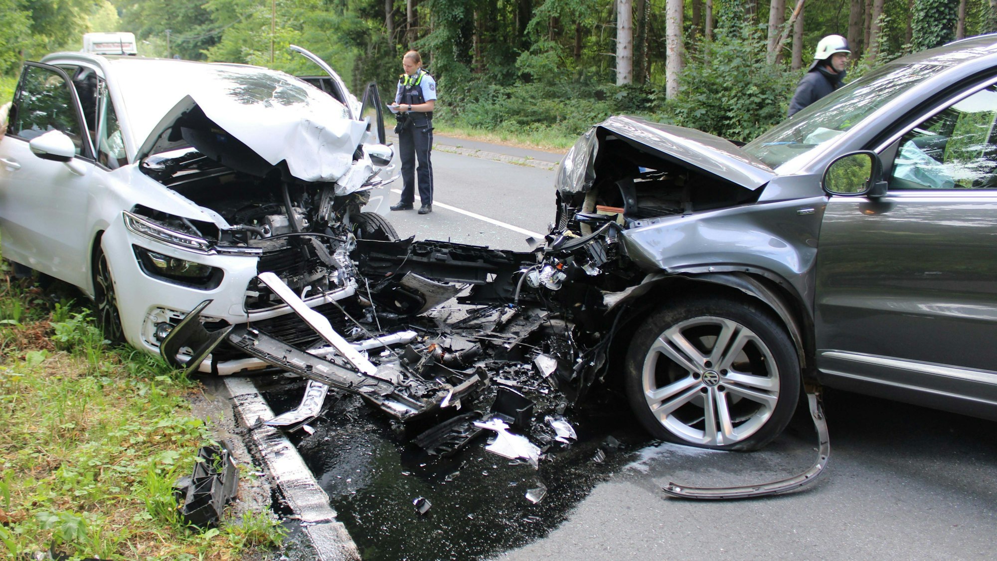 Vier Schwerverletzte bei Frontalzusammenstoß in Overath