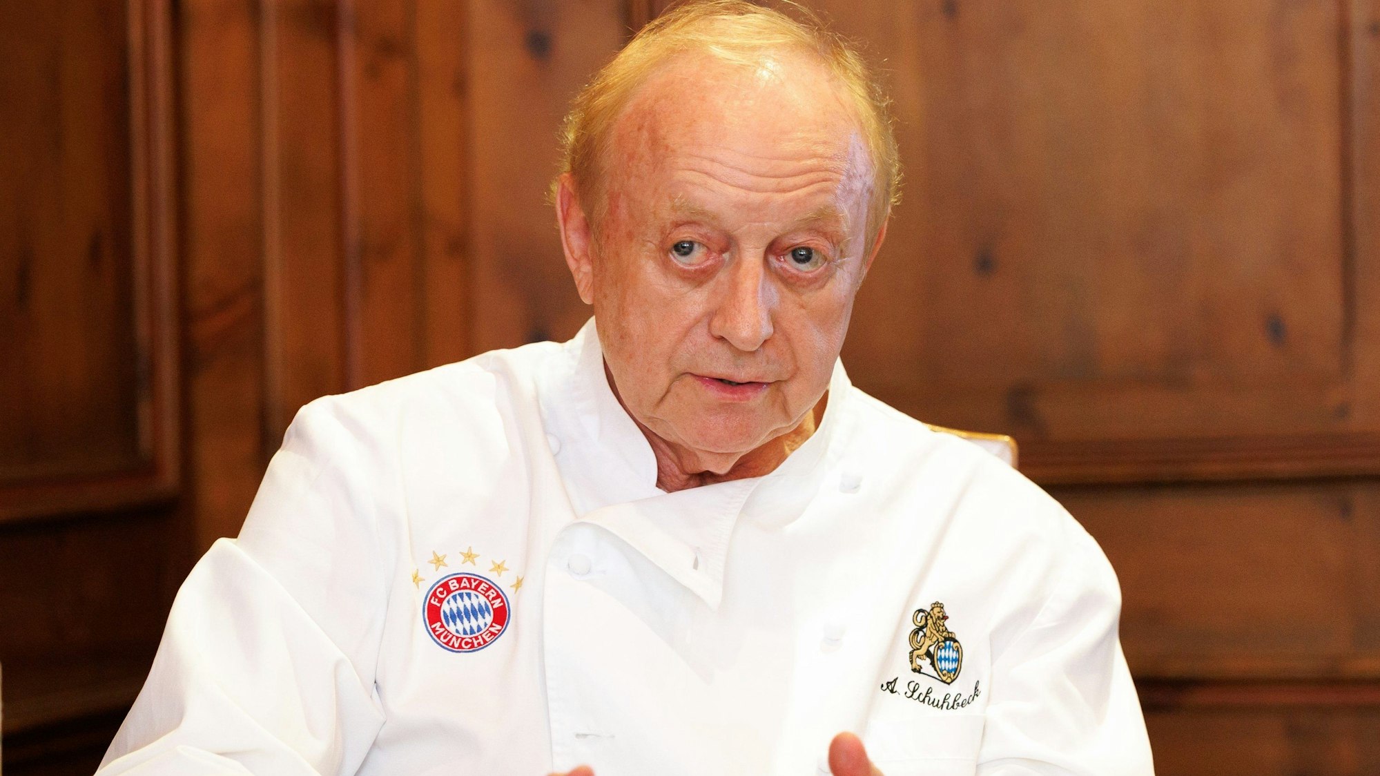 Der frühere Sternekoch Alfons Schuhbeck wurde wegen Steuerhinterziehung verurteilt. Nun wurde gegen ihn auch ein Insolvenzverfahren eröffnet. (Archivbild)