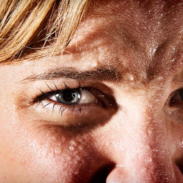 Nahaufnahme einer schwitzenden Frau