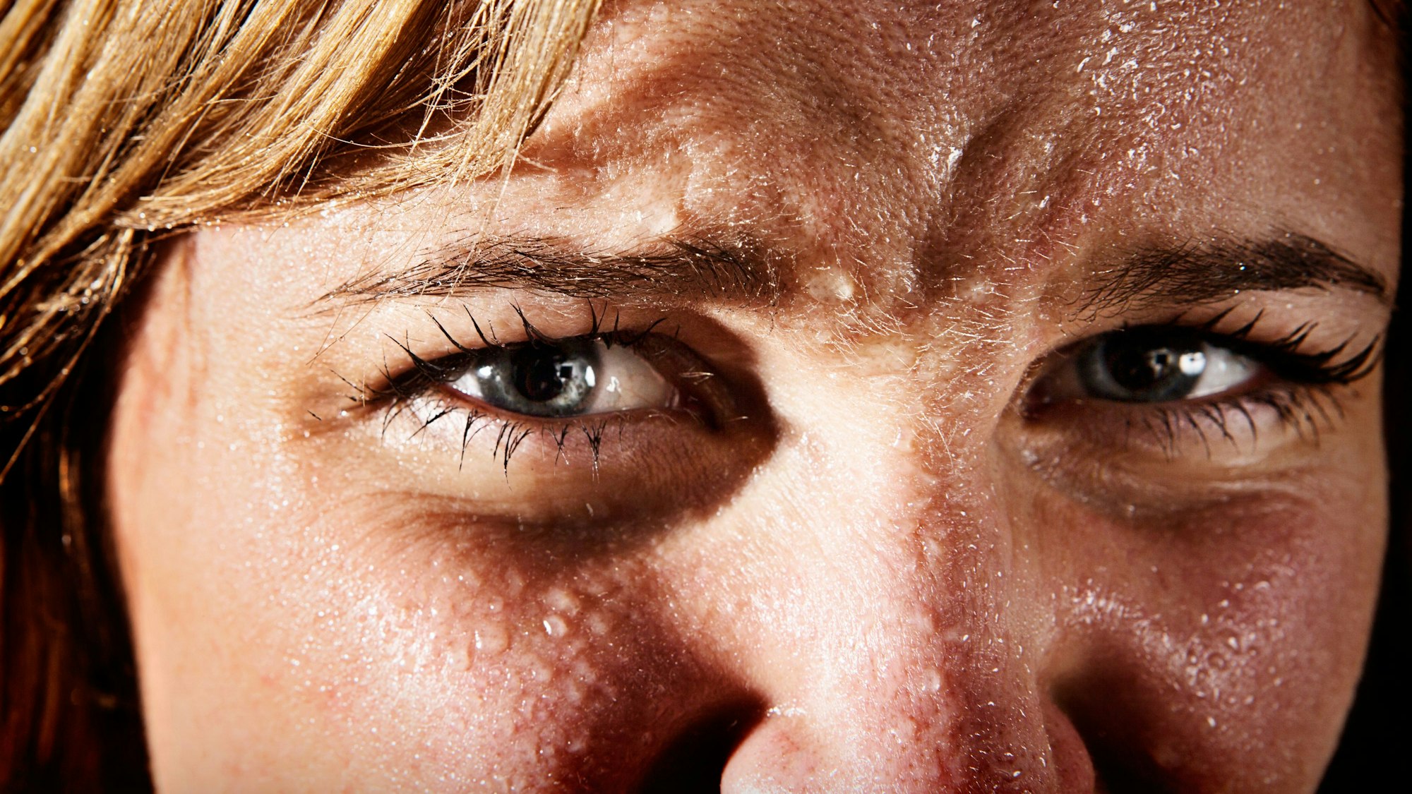 Nahaufnahme einer schwitzenden Frau