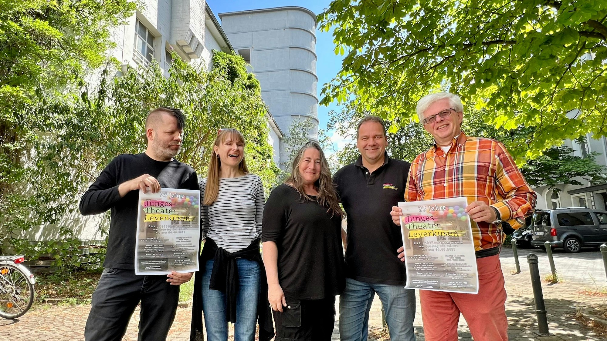 Das Team vom Jungen Theater Leverkusen mit (v.l.): Marcel Lamour, Claudia Sowa, Petra Clemens, Stefan Esser und Michael Schmidt