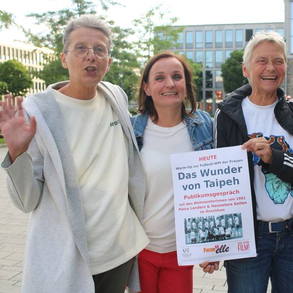 Das Wunder von Taipeh: (v.l.) Hannelore Geilen, Barbara Brzozka (VHS), Petra Landers und Nina Sommer Foto: Andrea Knitter