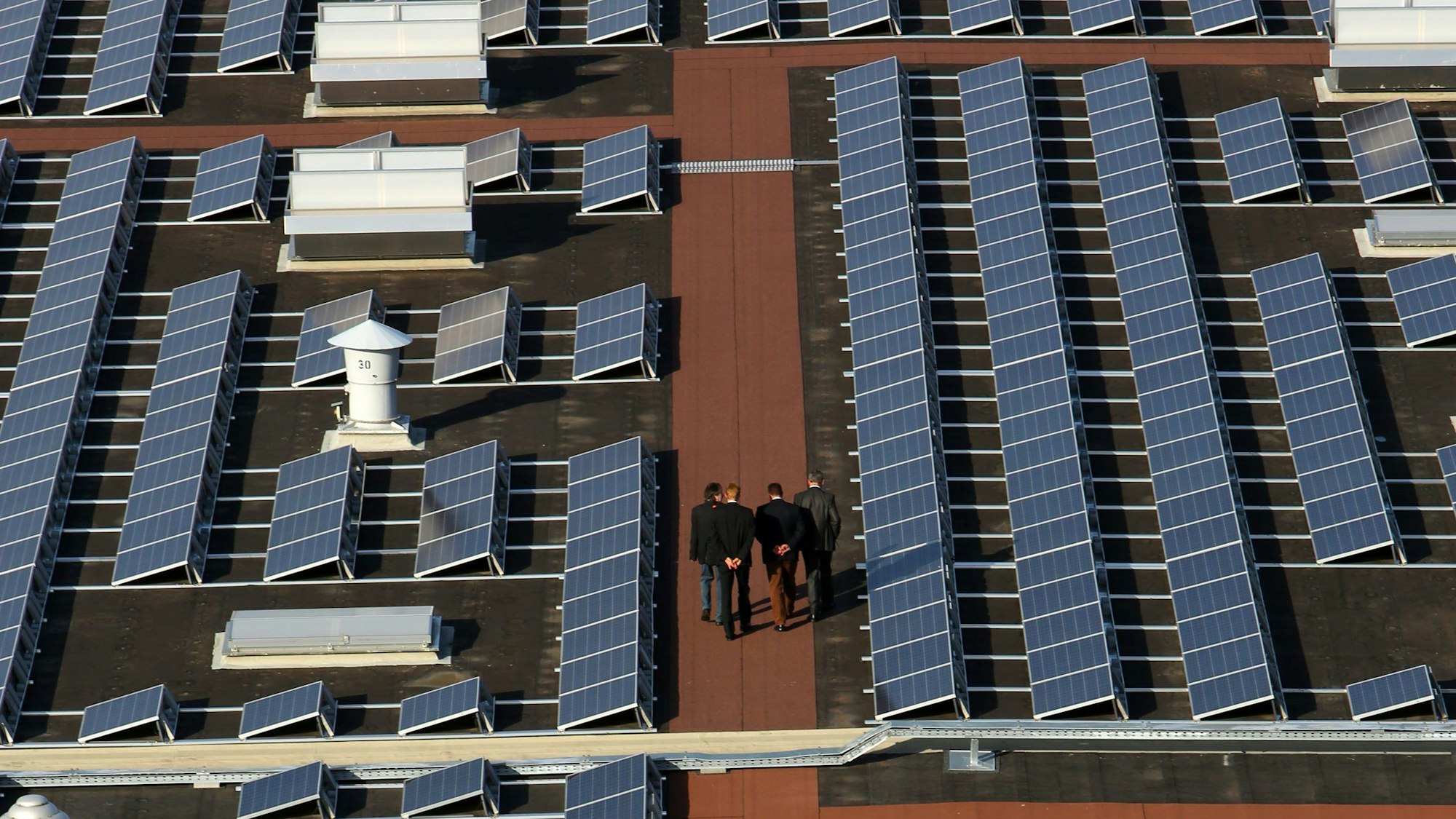Solarpaneele auf dem Ford-Gelände in Köln-Merkenich