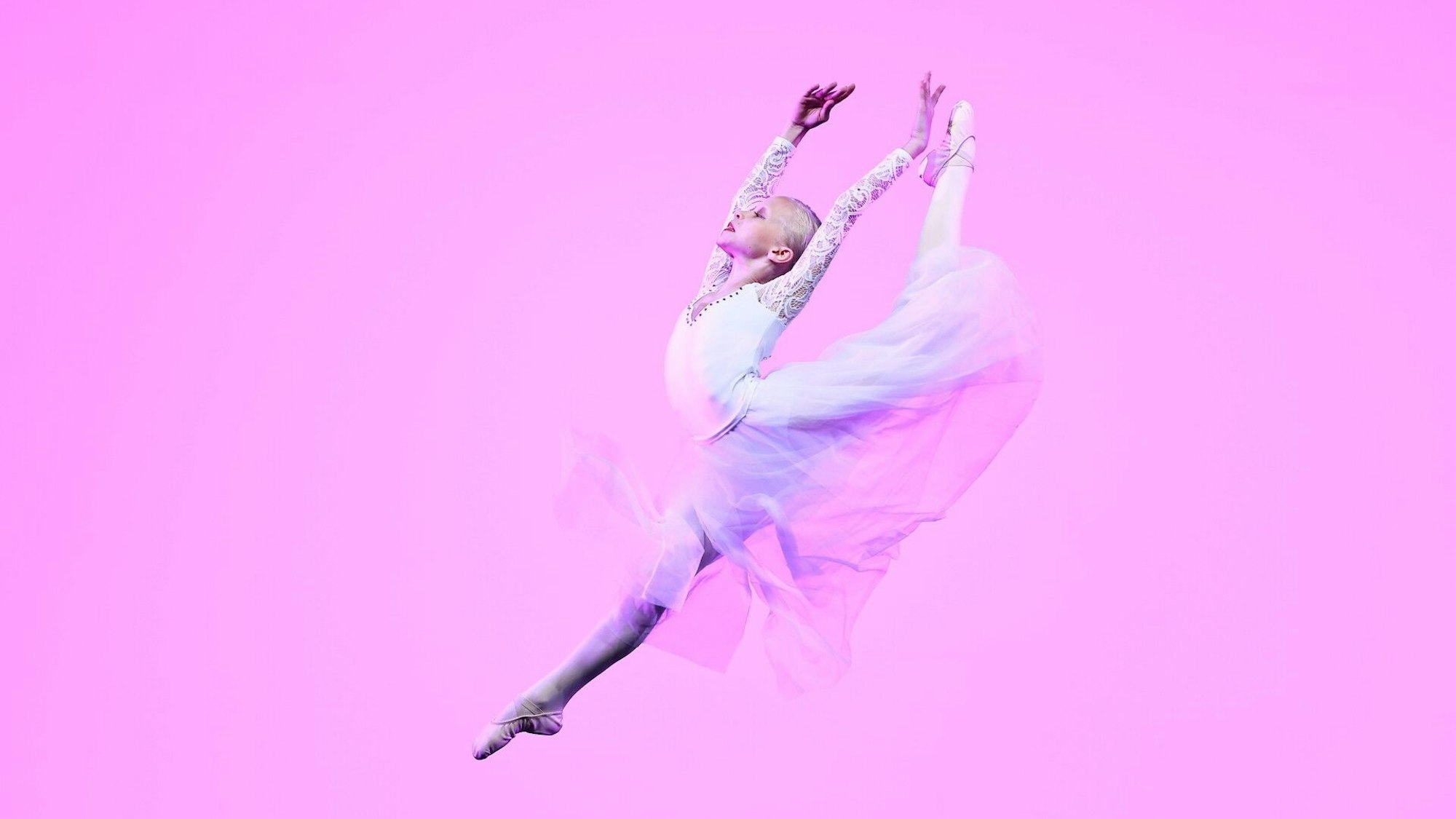 Die elfjährige Maja aus Köln-Weiß beim Dance World Cup in Braga auf der Bühne