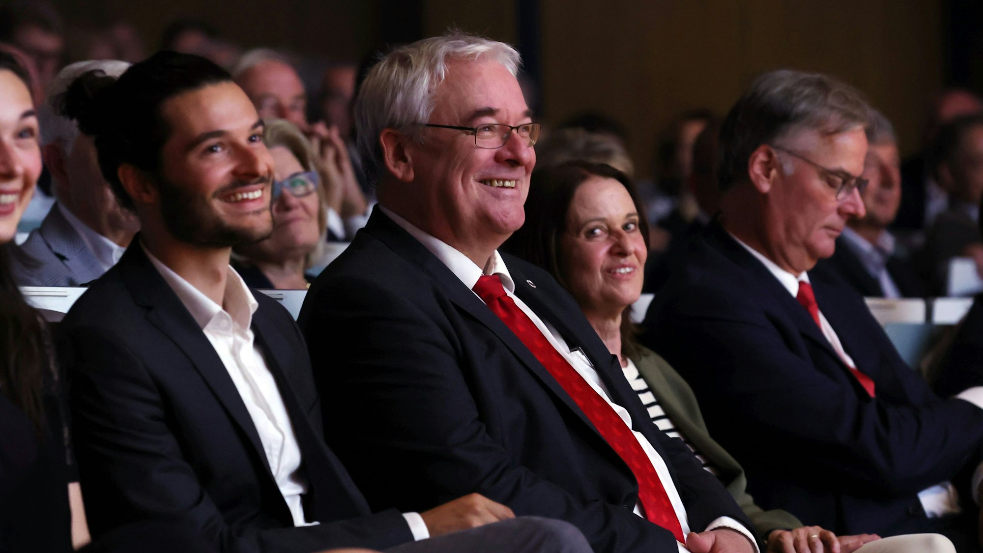 Das Bild zeigt Rektor Axel Freimuth mit seiner Familie.