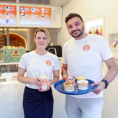 Maria-Carina Spanier und Volkan Gerdan in ihrem Take-Away an der Ehrenstraße