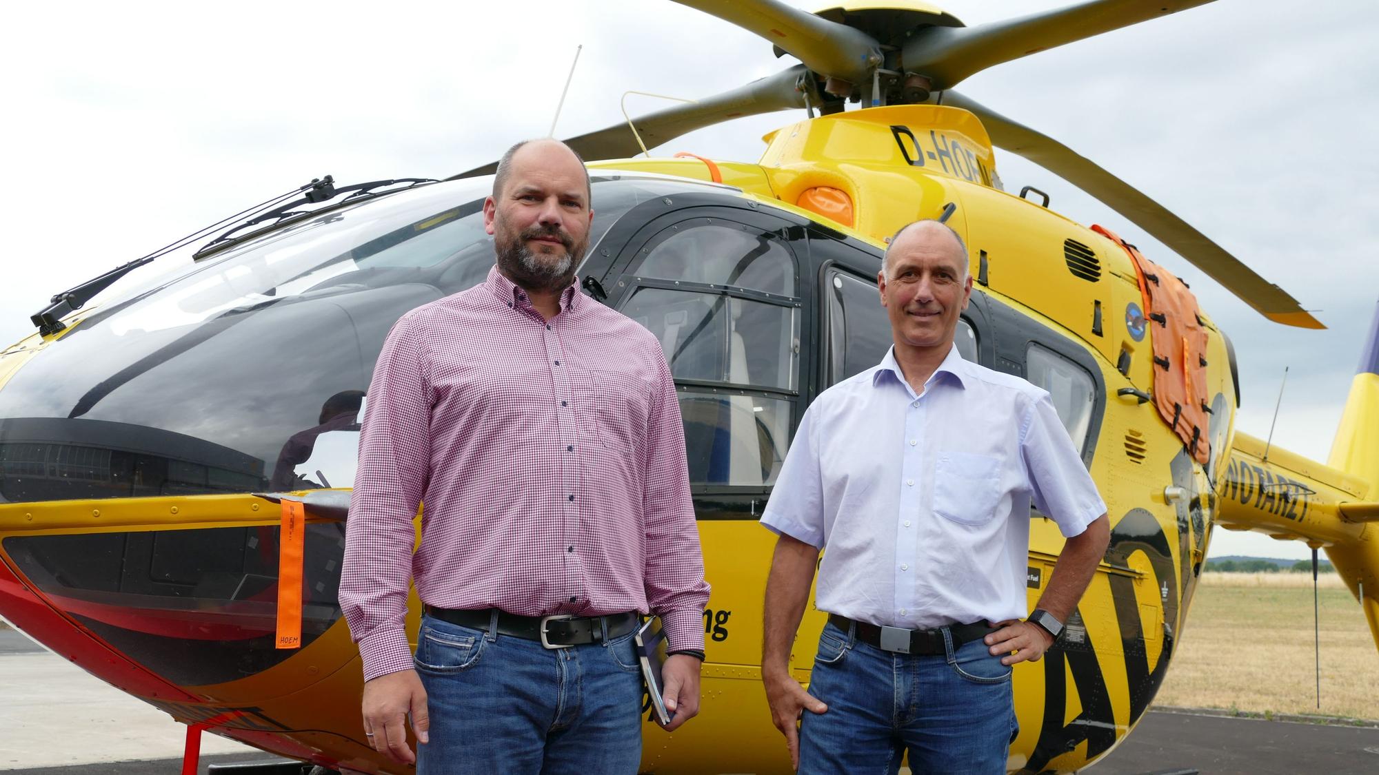 Hendrik Nötzold (Prokurist) und Ulrich Amersdorffer (Geschäftsführer) der ADAC Heliservice GmbH