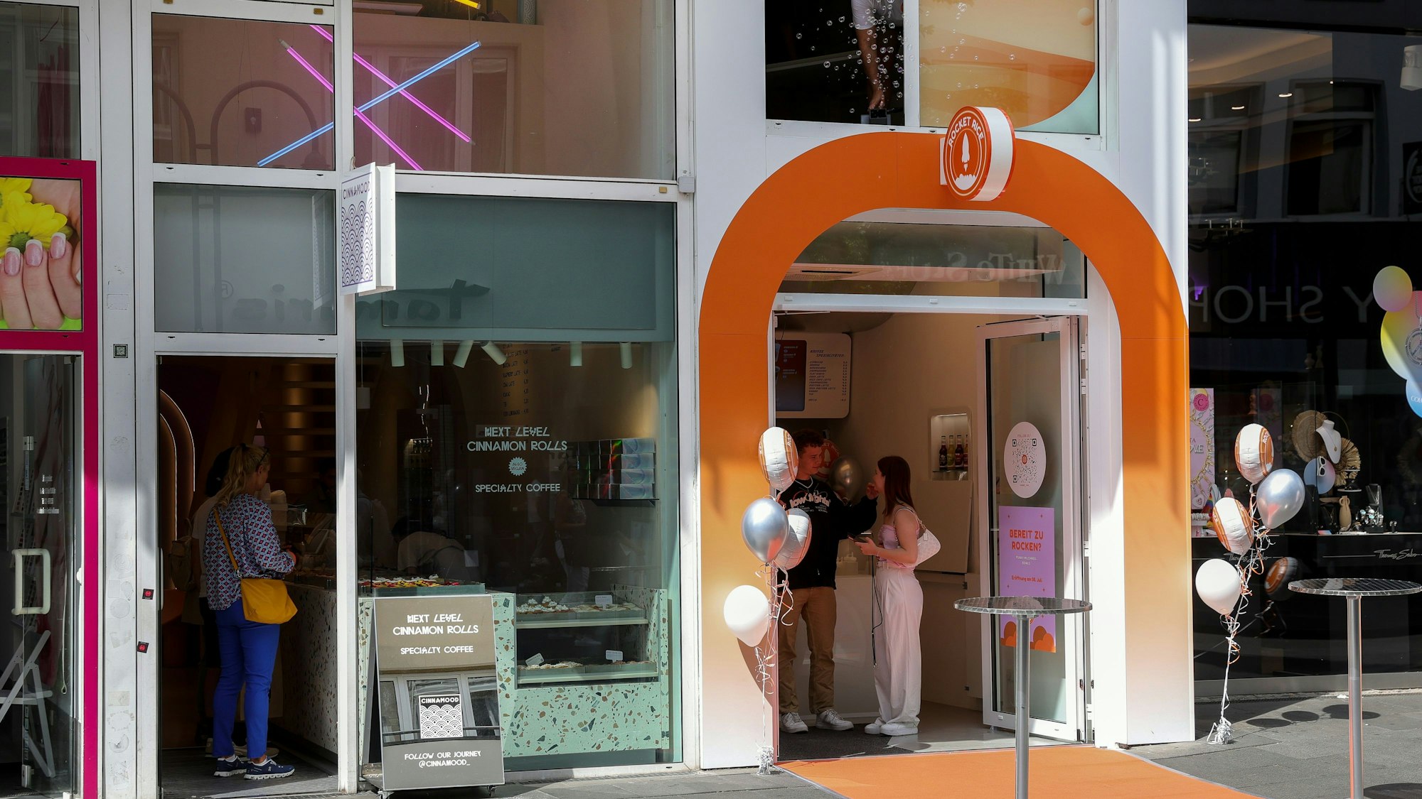 Das Geschäft befindet sich direkt neben „Cinnamood“.