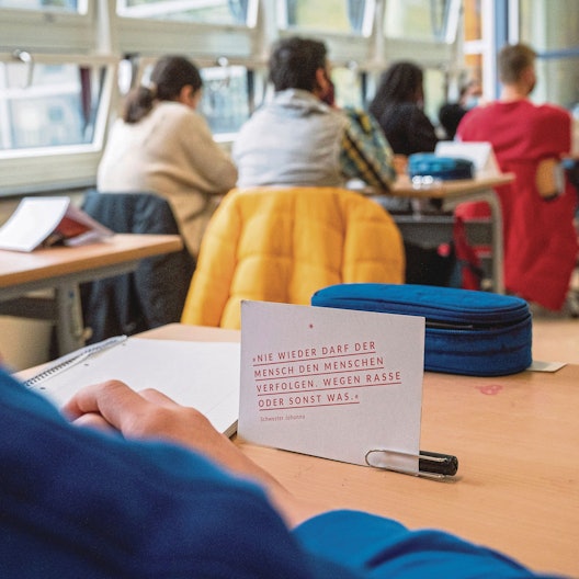 Der Verein Zweitzeugen unterrichtet Kinder und Jugendliche über die NS-Diktatur und den Holocaust in den Räumen des Quäker Nachbarschaftsheimes.