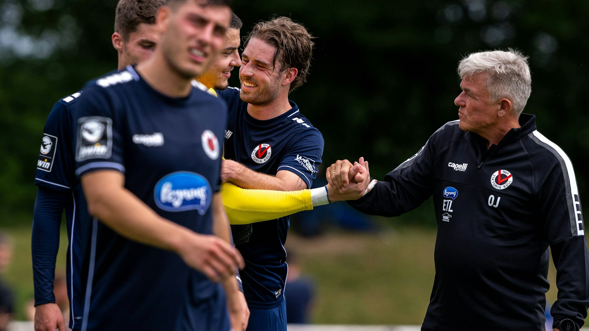FC Germania Zuendorf vs Viktoria Koeln 1904 Saison 2023/24 / 01.07.2023, Stadion Höhenberg, Köln, FC Germania Zuendorf vs Viktoria Koeln 1904 Saison 2023/24 Olaf Janßen Viktoria Koeln, Trainer ist zufrieden mit der 1. Halbzeit *** FC Germania Zuendorf vs Viktoria Koeln 1904 season 2023 24 01 07 2023, Stadium Höhenberg, Cologne, FC Germania Zuendorf vs Viktoria Koeln 1904 season 2023 24 Olaf Janßen Viktoria Koeln, coach is satisfied with the 1 half time nordphotoxGmbHxx/xDenkinger nph00015