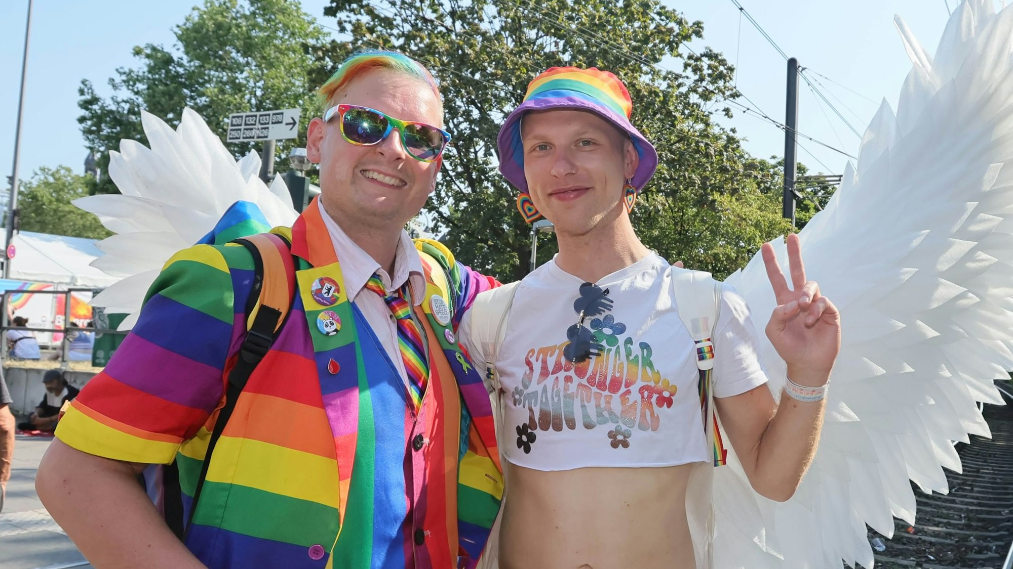 Regenbogen und Engelsflügel. Eindrücke vom CSD 2023 in Köln.