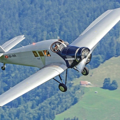 Den Komfort der Kabine gibt's nur für die Passagiere. Pilot und Copilot sitzen bei der Junkers F13 im Freien.